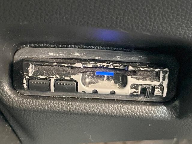 フィット １３Ｇ・Ｆパッケージ　純正ナビ　バックカメラ　ドラレコ　スマートキー　ＥＴＣ　オートエアコン　アイドリングストップ　Ｂｌｕｅｔｏｏｔｈ　ＣＤ　ＤＶＤ再生　地デジ　トラクションコントロール（7枚目）