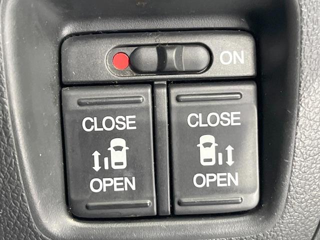 N-BOXカスタム G ターボSSブラックスタイルパッケージ 純正SDナビ 衝突被害軽減システム 両側電動ドア バックカメラ ハーフレザーシート スマートキー HIDヘッド ビルトインETC 純正15インチアルミ オートライト オートエアコン(6枚目)