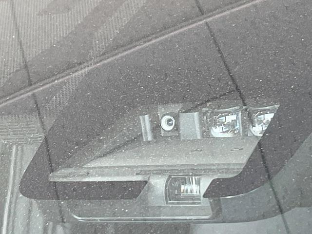 ヴォクシー ハイブリッドＺＳ　煌ＩＩＩ　ナビ　衝突被害軽減システム　両側電動ドア　後席モニター　バックカメラ　ハーフレザーシート　ドラレコ　コーナーセンサー　スマートキー　ＬＥＤヘッド　ナビ連動ＥＴＣ　クルコン　純正１６インチアルミ（3枚目）