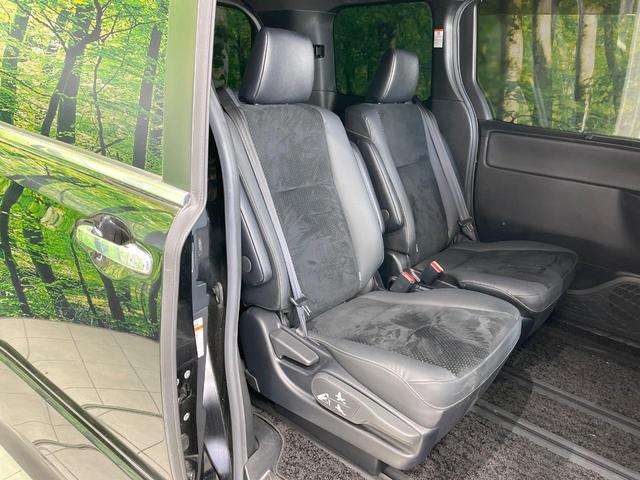 ヴォクシー ハイブリッドＺＳ　煌ＩＩＩ　ナビ　衝突被害軽減システム　両側電動ドア　後席モニター　バックカメラ　ハーフレザーシート　ドラレコ　コーナーセンサー　スマートキー　ＬＥＤヘッド　ナビ連動ＥＴＣ　クルコン　純正１６インチアルミ（9枚目）