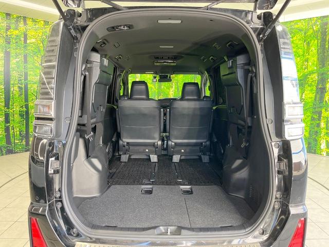 ヴォクシー ハイブリッドＺＳ　煌ＩＩＩ　ナビ　衝突被害軽減システム　両側電動ドア　後席モニター　バックカメラ　ハーフレザーシート　ドラレコ　コーナーセンサー　スマートキー　ＬＥＤヘッド　ナビ連動ＥＴＣ　クルコン　純正１６インチアルミ（11枚目）