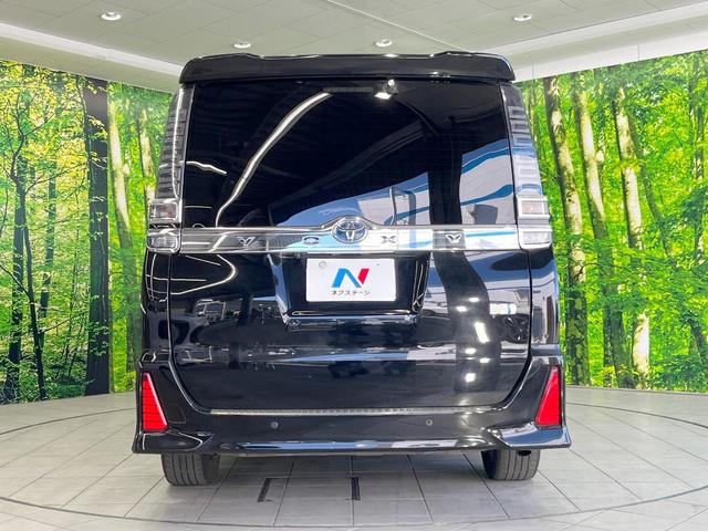 ヴォクシー ハイブリッドＺＳ　煌ＩＩＩ　ナビ　衝突被害軽減システム　両側電動ドア　後席モニター　バックカメラ　ハーフレザーシート　ドラレコ　コーナーセンサー　スマートキー　ＬＥＤヘッド　ナビ連動ＥＴＣ　クルコン　純正１６インチアルミ（16枚目）