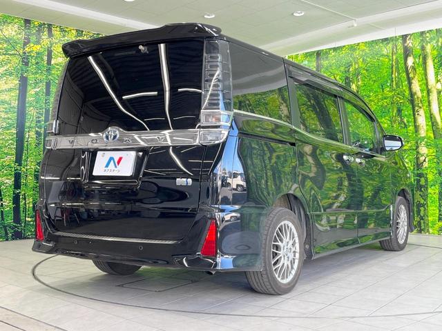 ヴォクシー ハイブリッドＺＳ　煌ＩＩＩ　ナビ　衝突被害軽減システム　両側電動ドア　後席モニター　バックカメラ　ハーフレザーシート　ドラレコ　コーナーセンサー　スマートキー　ＬＥＤヘッド　ナビ連動ＥＴＣ　クルコン　純正１６インチアルミ（18枚目）