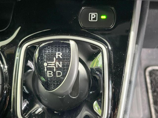 ヴォクシー ハイブリッドＺＳ　煌ＩＩＩ　ナビ　衝突被害軽減システム　両側電動ドア　後席モニター　バックカメラ　ハーフレザーシート　ドラレコ　コーナーセンサー　スマートキー　ＬＥＤヘッド　ナビ連動ＥＴＣ　クルコン　純正１６インチアルミ（47枚目）