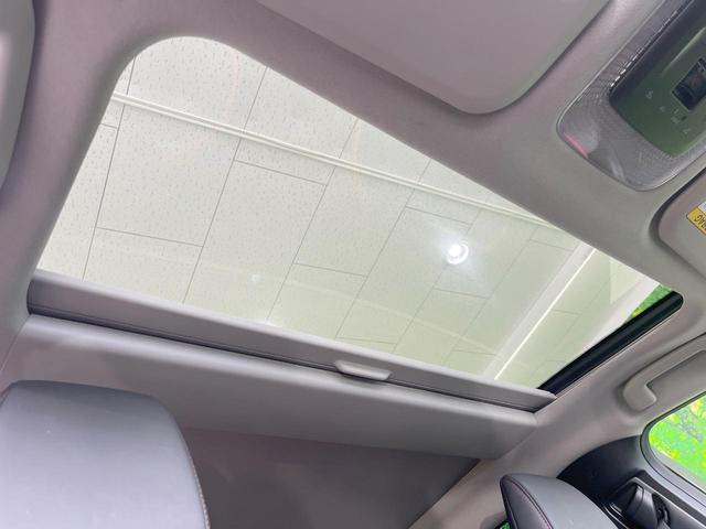 プリウス Ｚ　パノラマルーフ　純正ナビ機能付きＤＡ　衝突被害軽減システム　レーダークルーズ　バックカメラ　スマートキー　ＬＥＤヘッド　ＥＴＣ２．０　電動リアゲート　レザーシート　前席シートエアコン　パワーシート（3枚目）
