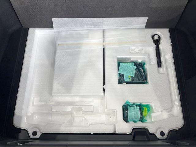 プリウス Ｚ　パノラマルーフ　純正ナビ機能付きＤＡ　衝突被害軽減システム　レーダークルーズ　バックカメラ　スマートキー　ＬＥＤヘッド　ＥＴＣ２．０　電動リアゲート　レザーシート　前席シートエアコン　パワーシート（38枚目）