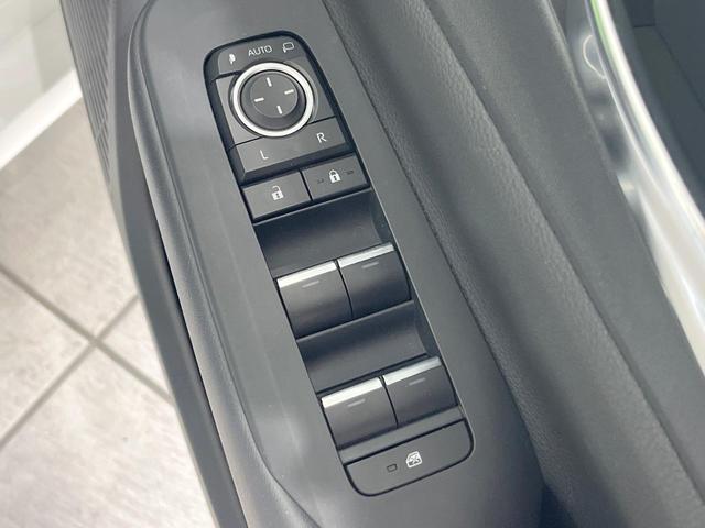 プリウス Ｚ　パノラマルーフ　純正ナビ機能付きＤＡ　衝突被害軽減システム　レーダークルーズ　バックカメラ　スマートキー　ＬＥＤヘッド　ＥＴＣ２．０　電動リアゲート　レザーシート　前席シートエアコン　パワーシート（54枚目）