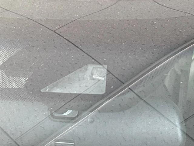 フリードハイブリッド ハイブリッド・Ｇホンダセンシング　両側電動ドア　純正ＳＤナビ　バックカメラ　衝突被害軽減システム　禁煙車　スマートキー　ＬＥＤヘッド　ビルトインＥＴＣ　車線逸脱警報　オートライト　オートエアコン　Ｂｌｕｅｔｏｏｔｈ　ＣＤ　ＤＶＤ再生（5枚目）