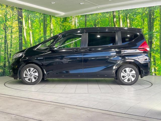 フリードハイブリッド ハイブリッド・Ｇホンダセンシング　両側電動ドア　純正ＳＤナビ　バックカメラ　衝突被害軽減システム　禁煙車　スマートキー　ＬＥＤヘッド　ビルトインＥＴＣ　車線逸脱警報　オートライト　オートエアコン　Ｂｌｕｅｔｏｏｔｈ　ＣＤ　ＤＶＤ再生（23枚目）