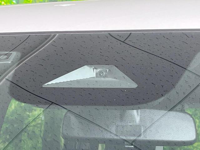 �y�z���_�Z���V���O�z���s���ɑO���̎ԗ�����F�����A�Փ˂������Ȏ��͌x��ƃu���[�L�ŏՓˉ���Ɣ�Q�y�����A�V�X�g�B�����S�Ƀh���C�u�����y���݂��������܂��B