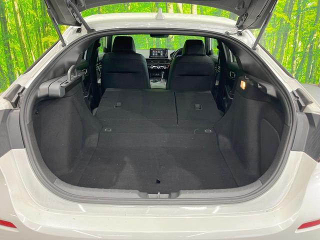 シビック ＥＸ　純正ナビ　衝突被害軽減システム　レーダークルーズ　バックカメラ　ドラレコ　スマートキー　ＬＥＤヘッド　ＥＴＣ２．０　ハーフレザーシート　純正１８インチアルミ　車線逸脱警報　オートライト　オートエアコン（10枚目）