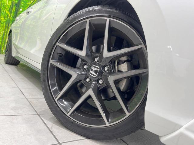 シビック ＥＸ　純正ナビ　衝突被害軽減システム　レーダークルーズ　バックカメラ　ドラレコ　スマートキー　ＬＥＤヘッド　ＥＴＣ２．０　ハーフレザーシート　純正１８インチアルミ　車線逸脱警報　オートライト　オートエアコン（13枚目）