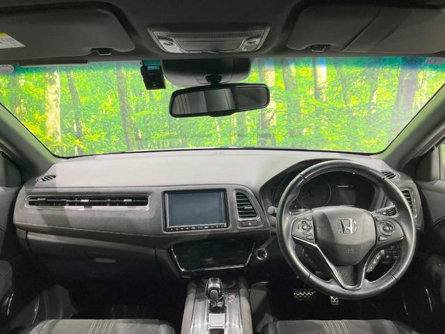 ヴェゼル ハイブリッドＲＳ・ホンダセンシング　純正ＳＤナビ　衝突被害軽減システム　レーダークルーズ　バックカメラ　ドラレコ　スマートキー　ＬＥＤヘッド　ハーフレザーシート　ビルトインＥＴＣ　純正１８インチアルミ　車線逸脱警報　オートライト（2枚目）