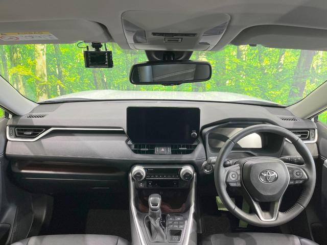 ＲＡＶ４ Ｇ　４ＷＤ　純正ナビ　衝突被害軽減システム　レーダークルーズ　全周囲カメラ　電動リアゲート　ハーフレザーシート　前席シートエアコン　パワーシート　ドラレコ　コーナーセンサー　スマートキー　ＬＥＤヘッド（2枚目）
