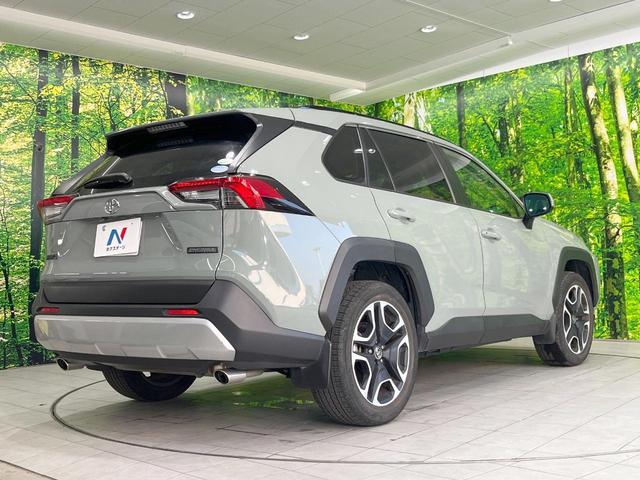 ＲＡＶ４ アドベンチャー　４ＷＤ　ＳＤナビ　バックカメラ　衝突被害軽減システム　禁煙車　パワーシート　コーナーセンサー　スマートキー　ＬＥＤヘッド　ビルトインＥＴＣ　クルコン　純正１９インチアルミ　オートライト（17枚目）