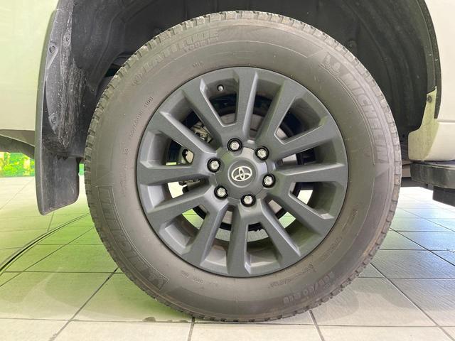 �y�����P�W�C���`�A���~�z�C�[���z�O�ςɃ}�b�`���������A���~�z�C�[���𑕒����Ă���܂��B�e��ЊO�A���~�z�C�[����A�X�^�b�h���X�^�C�����戵�����Ă���܂��B���񂲑��k����������