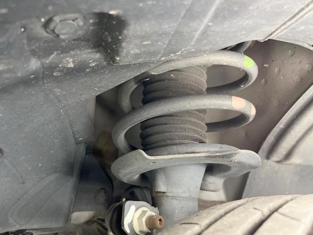 セレナ ハイウェイスターＶ　両側電動ドア　純正ＳＤナビ　後席モニター　全周囲カメラ　衝突被害軽減システム　レーダークルーズ　禁煙車　ドラレコ　コーナーセンサー　スマートキー　ＬＥＤヘッド　ビルトインＥＴＣ　純正１６インチアルミ（30枚目）