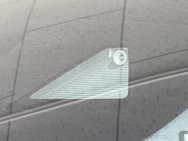 �y�X�}�[�g�u���[�L�T�|�[�g�z���s���ɑO���̎ԗ�����F�����A�Փ˂������Ȏ��͌x��ƃu���[�L�ŏՓˉ���Ɣ�Q�y�����A�V�X�g�B�����S�Ƀh���C�u�����y���݂��������܂��B