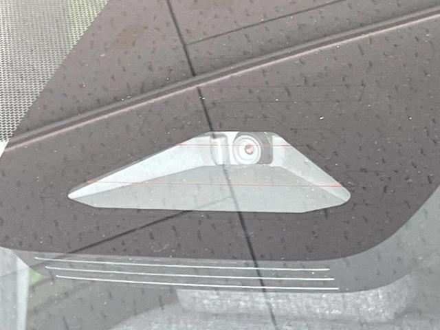 シエンタ ハイブリッドＺ　両側電動ドア　全周囲カメラ　衝突被害軽減システム　レーダークルーズ　禁煙車　コーナーセンサー　スマートキー　ＨＩＤヘッド　ビルトインＥＴＣ　オートハイビーム　車線逸脱警報　オートライト（5枚目）