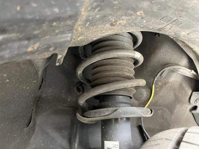 タフト Ｇ　ダーククロムベンチャー　ガラスルーフ　純正ＳＤナビ　全周囲カメラ　衝突被害軽減システム　禁煙車　ドラレコ　コーナーセンサー　スマートキー　ＬＥＤヘッド　ＥＴＣ　純正１５インチアルミ　オートライト　オートエアコン（20枚目）