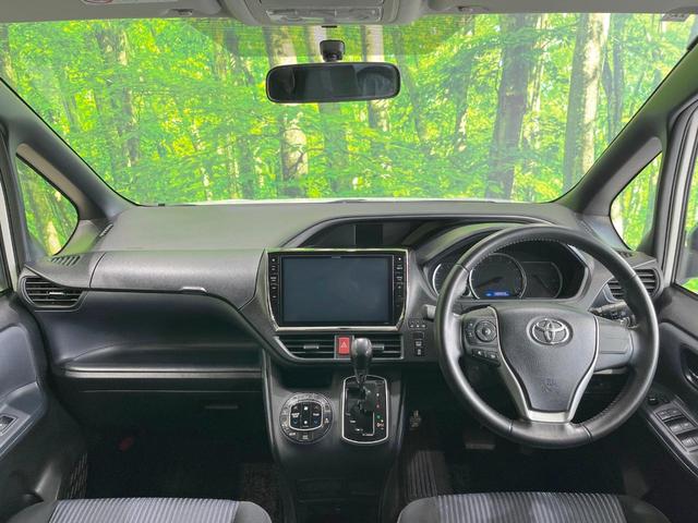 ヴォクシー ＺＳ　煌　両側電動ドア　ＳＤナビ　バックカメラ　禁煙車　レザーシート　スマートキー　ＬＥＤヘッド　ビルトインＥＴＣ　純正１６インチアルミ　オートライト　Ｂｌｕｅｔｏｏｔｈ　ＣＤ　ＤＶＤ再生　フルセグ（2枚目）