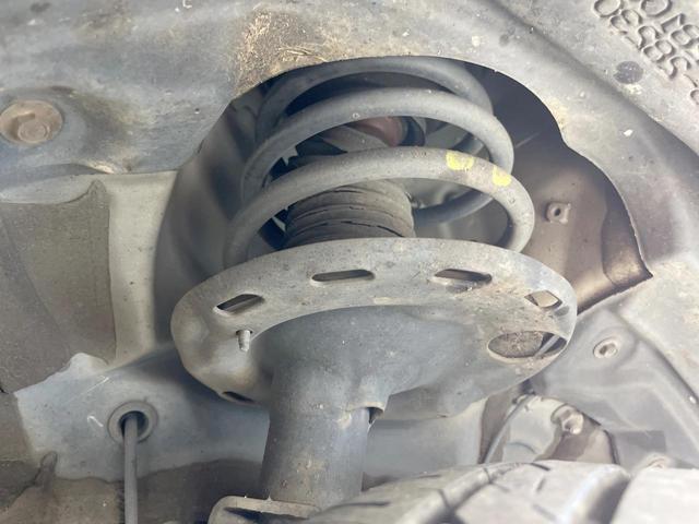 ヴォクシー ＺＳ　煌　両側電動ドア　ＳＤナビ　バックカメラ　禁煙車　レザーシート　スマートキー　ＬＥＤヘッド　ビルトインＥＴＣ　純正１６インチアルミ　オートライト　Ｂｌｕｅｔｏｏｔｈ　ＣＤ　ＤＶＤ再生　フルセグ（28枚目）