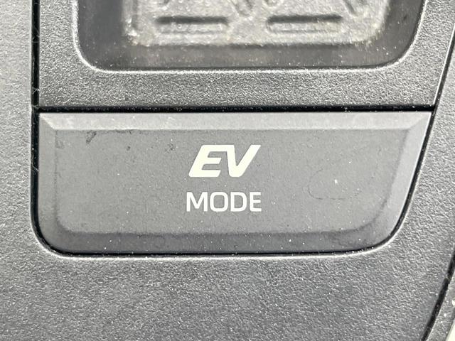 ＲＡＶ４ ハイブリッドＸ　バックカメラ　衝突被害軽減システム　レーダークルーズ　禁煙車　ハーフレザーシート　コーナーセンサー　スマートキー　ＬＥＤヘッド　ビルトインＥＴＣ　純正１７インチアルミ　オートハイビーム　車線逸脱警報（41枚目）