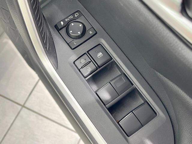 ＲＡＶ４ ハイブリッドＸ　バックカメラ　衝突被害軽減システム　レーダークルーズ　禁煙車　ハーフレザーシート　コーナーセンサー　スマートキー　ＬＥＤヘッド　ビルトインＥＴＣ　純正１７インチアルミ　オートハイビーム　車線逸脱警報（50枚目）