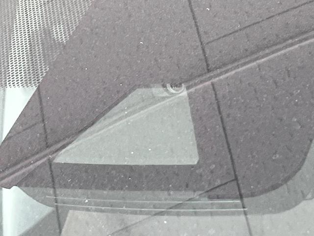 ヤリスクロス ハイブリッドＺ　フルエアロ　全周囲カメラ　１００Ｖ電源　レーダークルーズ　禁煙車　電動リアゲート　ハーフレザーシート　パワーシート　ドラレコ　コーナーセンサー　スマートキー　ＬＥＤヘッド　ビルトインＥＴＣ（5枚目）