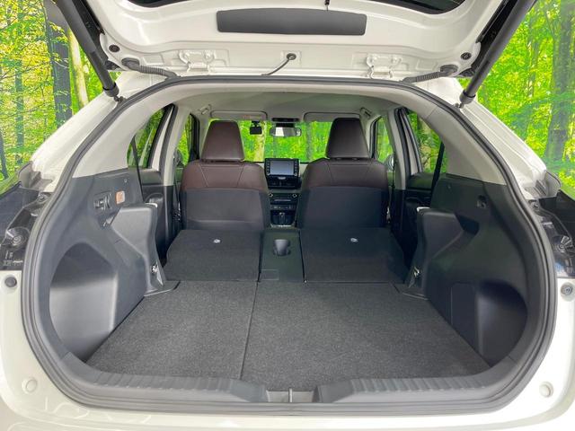 ヤリスクロス ハイブリッドＺ　フルエアロ　全周囲カメラ　１００Ｖ電源　レーダークルーズ　禁煙車　電動リアゲート　ハーフレザーシート　パワーシート　ドラレコ　コーナーセンサー　スマートキー　ＬＥＤヘッド　ビルトインＥＴＣ（11枚目）