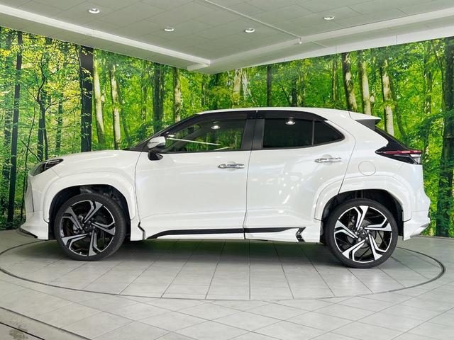 ヤリスクロス ハイブリッドＺ　フルエアロ　全周囲カメラ　１００Ｖ電源　レーダークルーズ　禁煙車　電動リアゲート　ハーフレザーシート　パワーシート　ドラレコ　コーナーセンサー　スマートキー　ＬＥＤヘッド　ビルトインＥＴＣ（25枚目）