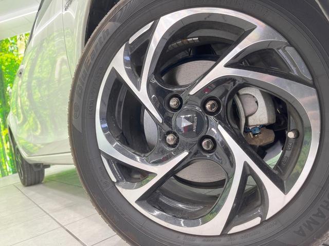 アクア Ｇソフトレザーセレクション　エアロ　バックカメラ　衝突被害軽減システム　禁煙車　合皮シート　スマートキー　ＬＥＤヘッド　ビルトインＥＴＣ　クルコン　純正１５インチアルミ　オートハイビーム　車線逸脱警報　オートライト（13枚目）