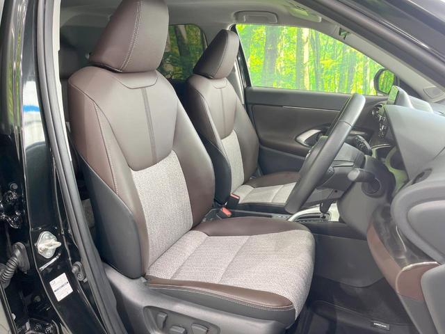 ヤリスクロス ハイブリッドＺ　バックカメラ　衝突被害軽減システム　レーダークルーズ　禁煙車　ハーフレザーシート　パワーシート　ドラレコ　コーナーセンサー　スマートキー　ＬＥＤヘッド　純正１８インチアルミ　オートハイビーム（8枚目）