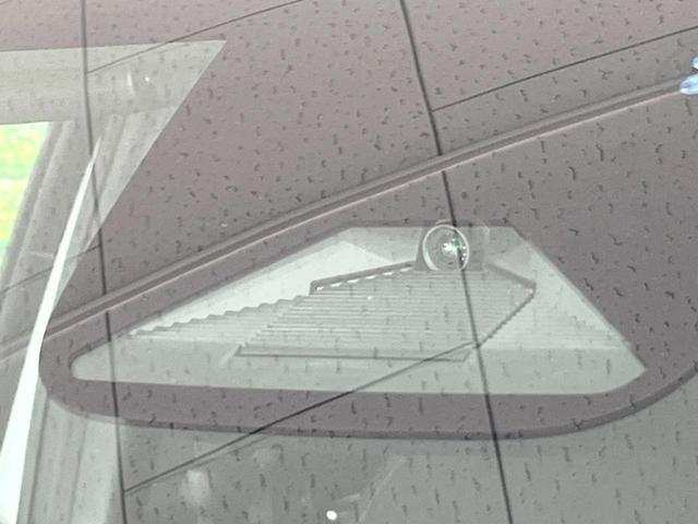 ヴェゼル ｅ：ＨＥＶ　ＲＳ　登録済未使用車　純正ナビ　衝突被害軽減システム　レーダークルーズ　全周囲カメラ　ＬＥＤヘッド　ＥＴＣ２．０　純正１８インチアルミ　ハーフレザーシート　コーナーセンサー　オートハイビーム　パークアシスト（3枚目）