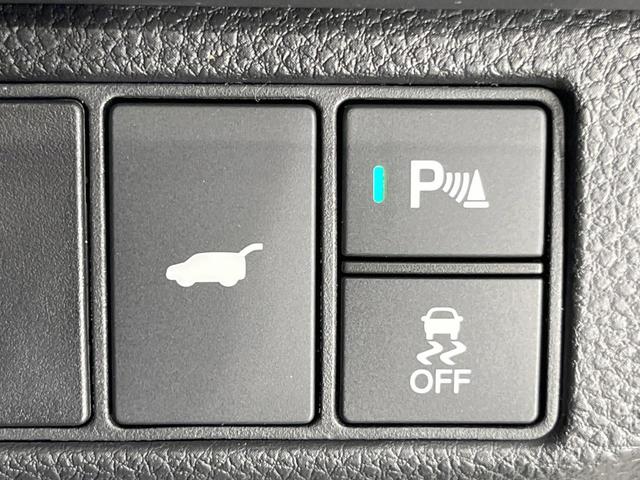 ヴェゼル ｅ：ＨＥＶ　ＲＳ　登録済未使用車　純正ナビ　衝突被害軽減システム　レーダークルーズ　全周囲カメラ　ＬＥＤヘッド　ＥＴＣ２．０　純正１８インチアルミ　ハーフレザーシート　コーナーセンサー　オートハイビーム　パークアシスト（7枚目）