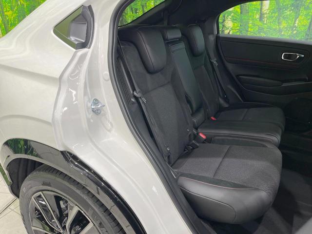 ヴェゼル ｅ：ＨＥＶ　ＲＳ　登録済未使用車　純正ナビ　衝突被害軽減システム　レーダークルーズ　全周囲カメラ　ＬＥＤヘッド　ＥＴＣ２．０　純正１８インチアルミ　ハーフレザーシート　コーナーセンサー　オートハイビーム　パークアシスト（9枚目）