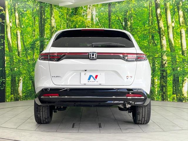 ヴェゼル ｅ：ＨＥＶ　ＲＳ　登録済未使用車　純正ナビ　衝突被害軽減システム　レーダークルーズ　全周囲カメラ　ＬＥＤヘッド　ＥＴＣ２．０　純正１８インチアルミ　ハーフレザーシート　コーナーセンサー　オートハイビーム　パークアシスト（15枚目）