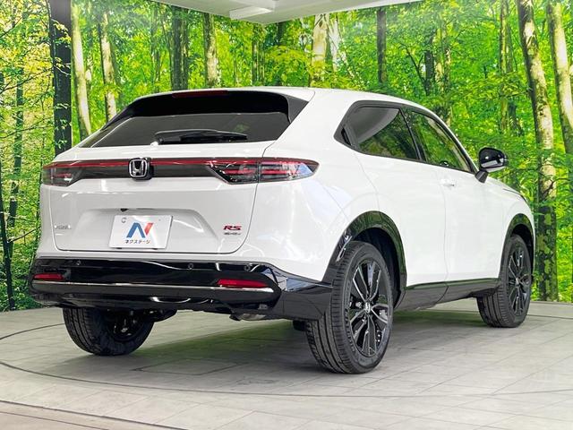 ヴェゼル ｅ：ＨＥＶ　ＲＳ　登録済未使用車　純正ナビ　衝突被害軽減システム　レーダークルーズ　全周囲カメラ　ＬＥＤヘッド　ＥＴＣ２．０　純正１８インチアルミ　ハーフレザーシート　コーナーセンサー　オートハイビーム　パークアシスト（17枚目）