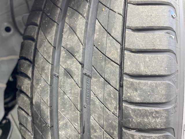 ヴェゼル ｅ：ＨＥＶ　ＲＳ　登録済未使用車　純正ナビ　衝突被害軽減システム　レーダークルーズ　全周囲カメラ　ＬＥＤヘッド　ＥＴＣ２．０　純正１８インチアルミ　ハーフレザーシート　コーナーセンサー　オートハイビーム　パークアシスト（24枚目）