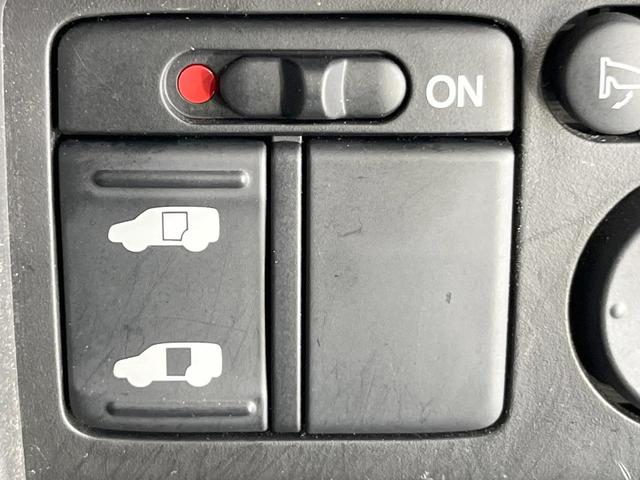 フリードスパイク Ｇ　ジャストセレクション　電動スライドドア　純正ＳＤナビ　バックカメラ　ＨＩＤヘッド　ビルトインＥＴＣ　オートライト　オートエアコン　Ｂｌｕｅｔｏｏｔｈ　ＣＤ　ＤＶＤ再生　地デジ　トラクションコントロール（5枚目）