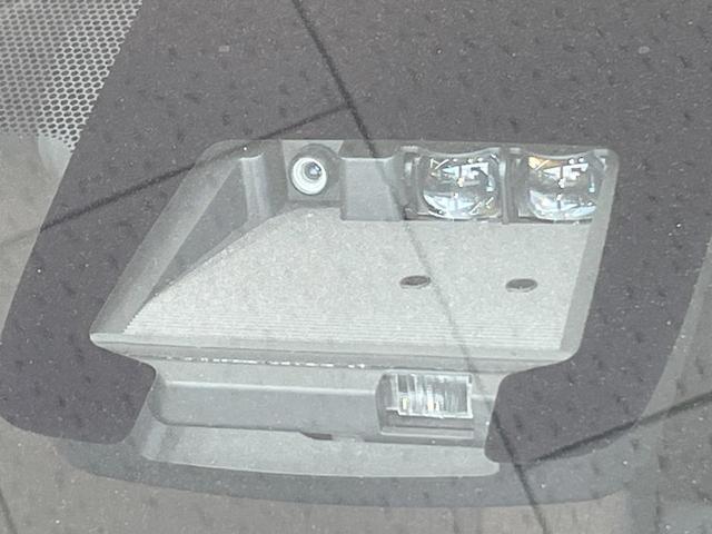 シエンタ ハイブリッドG 純正SDナビ バックカメラ 衝突被害軽減システム 禁煙車 スマートキー LEDヘッド ビルトインETC 車線逸脱警報 オートライト オートエアコン Bluetooth CD DVD再生 フルセグ(5枚目)