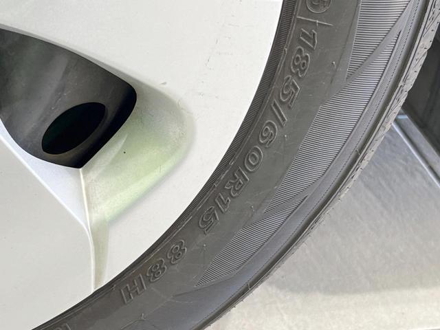 シエンタ ハイブリッドG 純正SDナビ バックカメラ 衝突被害軽減システム 禁煙車 スマートキー LEDヘッド ビルトインETC 車線逸脱警報 オートライト オートエアコン Bluetooth CD DVD再生 フルセグ(32枚目)