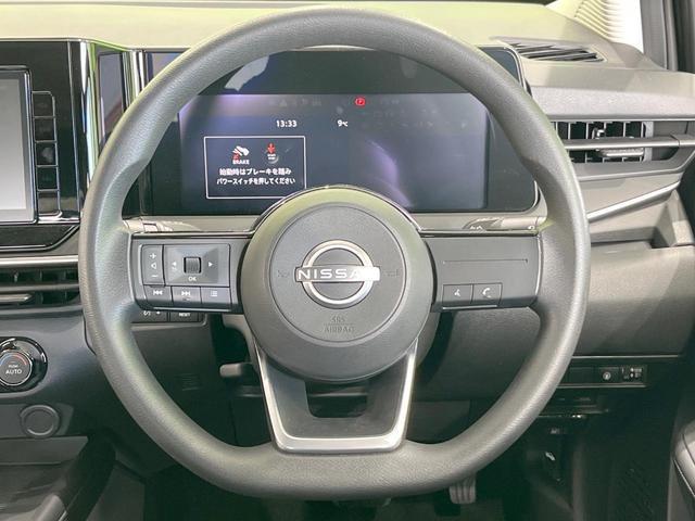 �C���e���A�ɍ��킹���f�U�C���̃X�e�A�����O�́A�^�]�������̂��Ƃ��l���A�^�]���₷���`��A�傫���ł��B�����x�A���ۂɐG���Ă��m���߂��������B