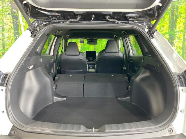 ���i�̂���������ʋ΁A���}���ɏ\���ȉ׎��X�y�[�X���m�ۂ��Ă���܂��B�Z�J���h�V�[�g��|���ƁA�傫�ȉו��̐ύڂ��\�ł���