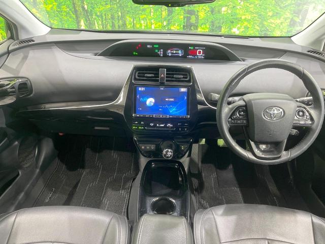 プリウス Ｓセーフティプラス　フルエアロ　ＳＤナビ　バックカメラ　衝突被害軽減システム　レーダークルーズ　禁煙車　レザー調シート　コーナーセンサー　スマートキー　ＬＥＤヘッド　ビルトインＥＴＣ　車線逸脱警報　オートライト（2枚目）