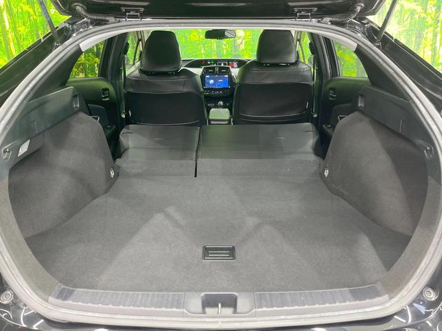 プリウス Ｓセーフティプラス　フルエアロ　ＳＤナビ　バックカメラ　衝突被害軽減システム　レーダークルーズ　禁煙車　レザー調シート　コーナーセンサー　スマートキー　ＬＥＤヘッド　ビルトインＥＴＣ　車線逸脱警報　オートライト（10枚目）