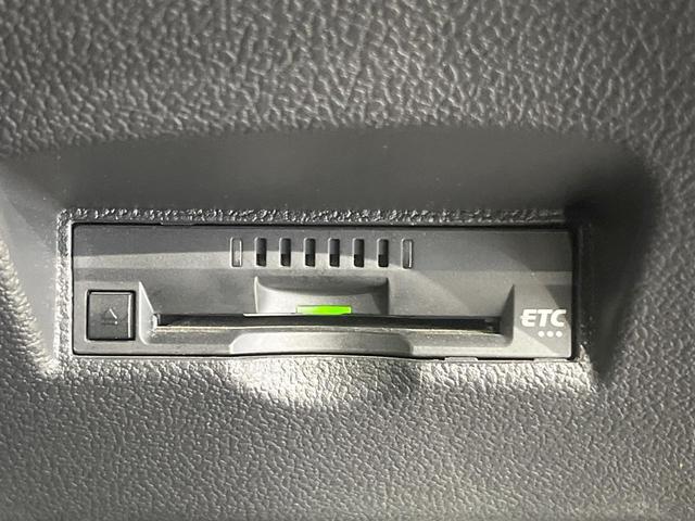 プリウス Ｓセーフティプラス　フルエアロ　ＳＤナビ　バックカメラ　衝突被害軽減システム　レーダークルーズ　禁煙車　レザー調シート　コーナーセンサー　スマートキー　ＬＥＤヘッド　ビルトインＥＴＣ　車線逸脱警報　オートライト（40枚目）