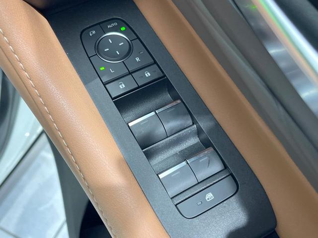 ヴェルファイアハイブリッド Z プレミア ガラスルーフ 純正ディスプレイオーディオ 衝突被害軽減システム レーダークルーズ 両側電動ドア 全周囲カメラ 電動リアゲート レザーシート 前席シートエアコン リアシートエアコン ドラレコ(60枚目)