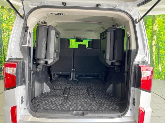 デリカＤ：５ Ｐ　４ＷＤ　ディーゼル（軽油）　ＳＤナビ　衝突被害軽減システム　レーダークルーズ　バックカメラ　両側電動ドア　スマートキー　ＬＥＤヘッド　ＥＴＣ　パワーシート　純正１８インチアルミ　車線逸脱警報（11枚目）