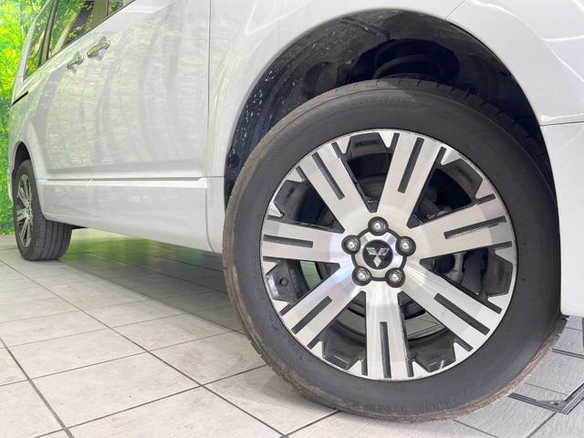 デリカＤ：５ Ｐ　４ＷＤ　ディーゼル（軽油）　ＳＤナビ　衝突被害軽減システム　レーダークルーズ　バックカメラ　両側電動ドア　スマートキー　ＬＥＤヘッド　ＥＴＣ　パワーシート　純正１８インチアルミ　車線逸脱警報（14枚目）